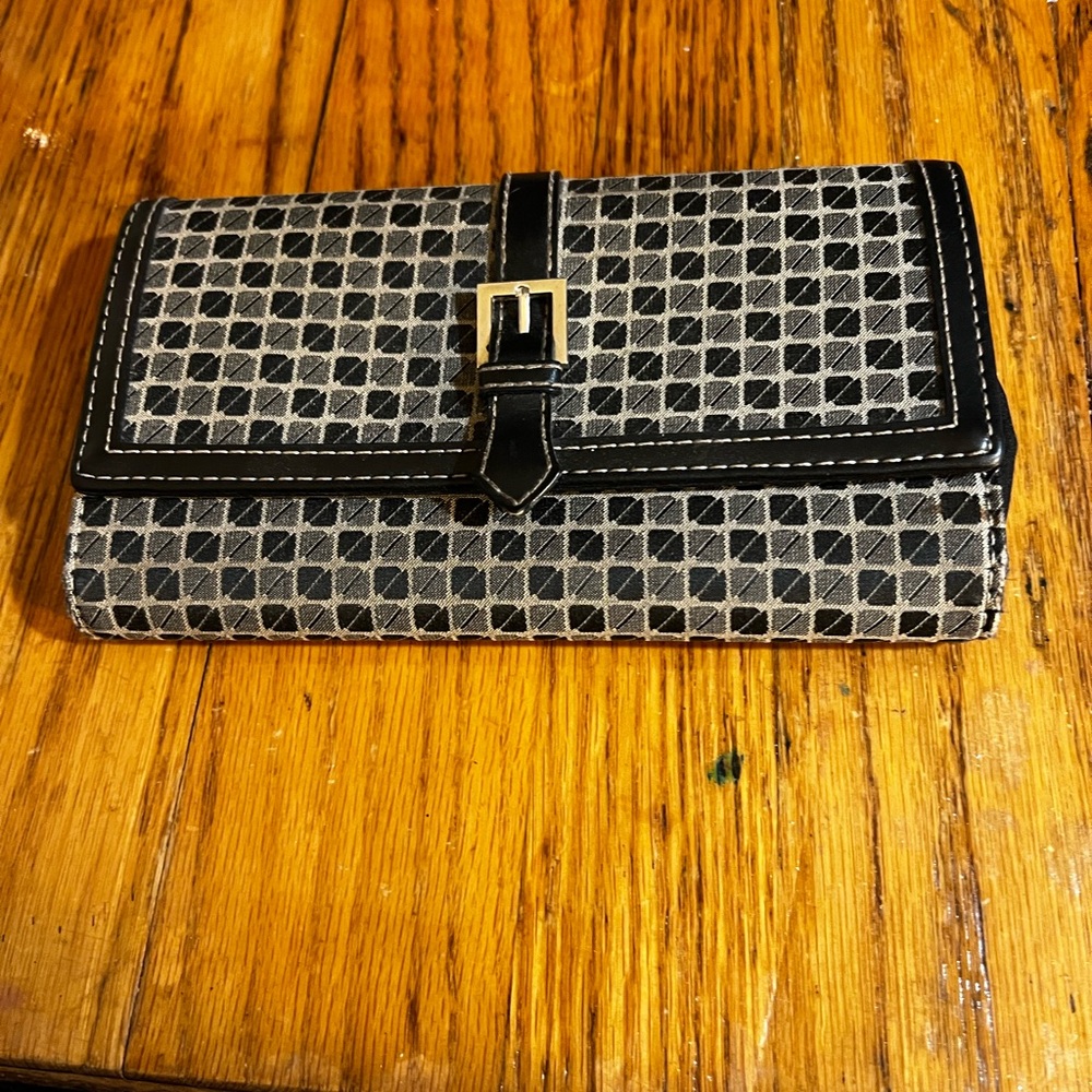 Nine & Co. Women's Wallet